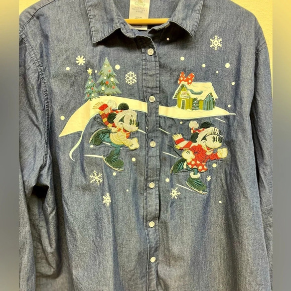 Like New Disney Denim Shirt Mickey Minnie Embroidered Ice Skating 2X - Picture 4 of 9